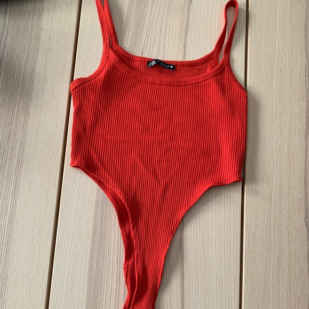 Zara Ribbed Bodysuit - Picture 2 of 5